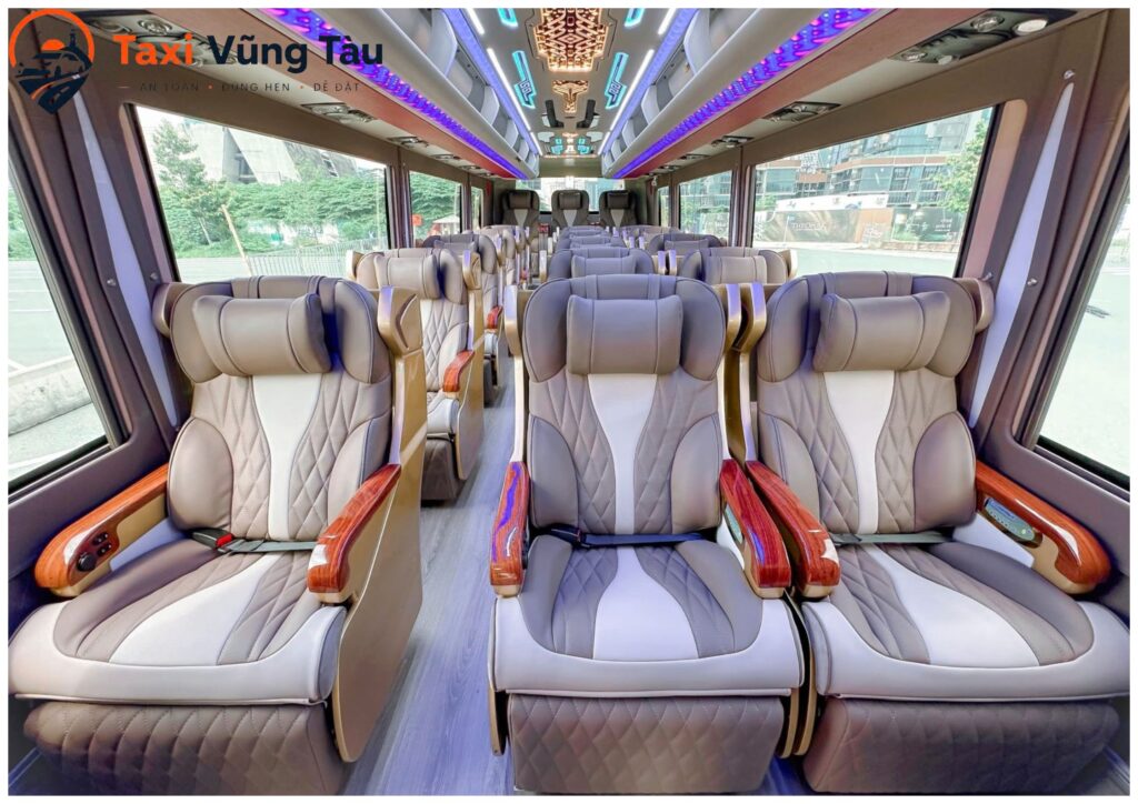 Thuê xe 16 limousine chỗ đi Hồ Tràm, nội thất tiện nghi sang trọng