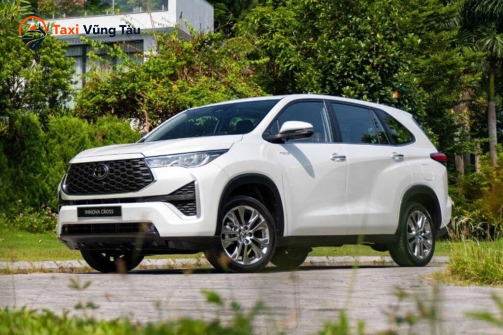 Thuê xe riêng 4 chỗ phù hợp với 1 - 3 hành khách Thuê xe riêng 4 chỗ phù hợp với 1 - 3 hành khách