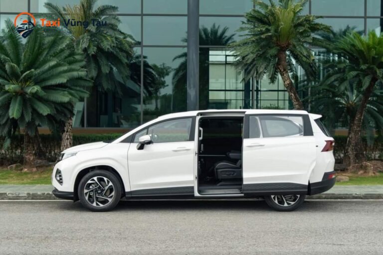 Không gian xe 7 chỗ rộng và hàng ghế linh hoạt