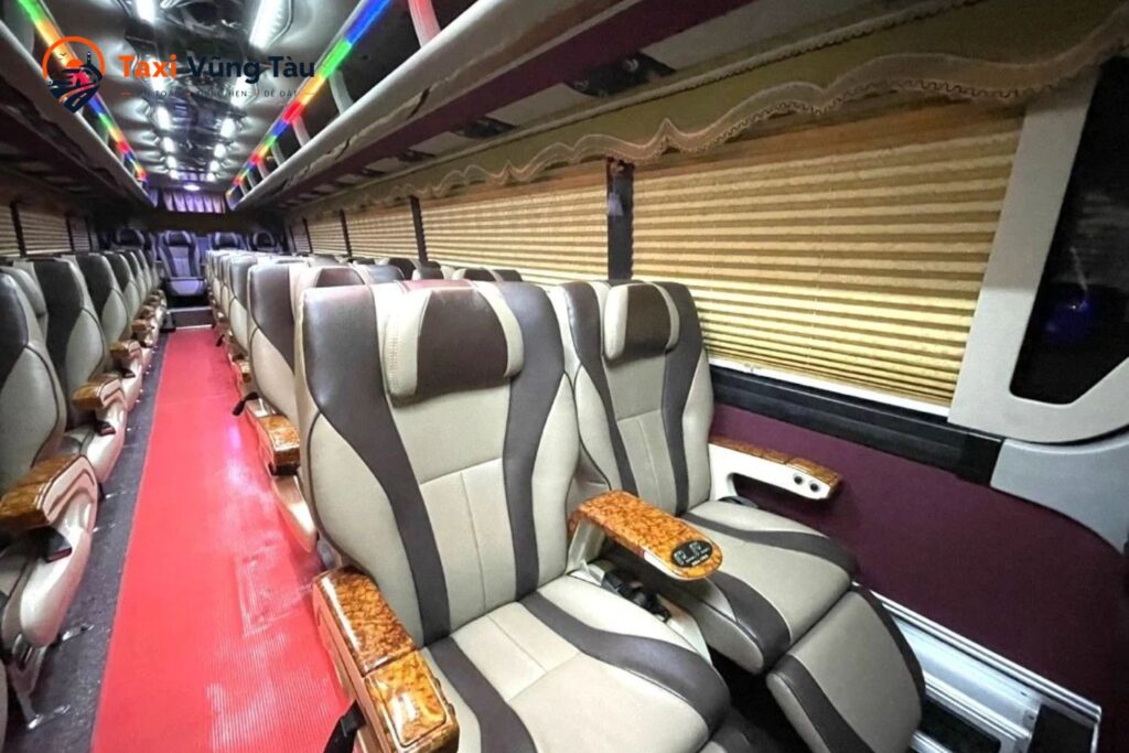 Xe limousine cao cấp, đời mới